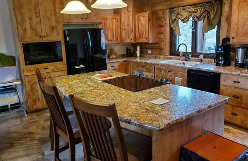 Mountain Home Cabin | Idyllic 2 Sisters Getaway: Cozy Cabin Near Trails & Lakes