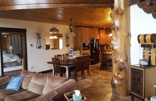 Mountain Home Cabin | Idyllic 2 Sisters Getaway: Cozy Cabin Near Trails & Lakes