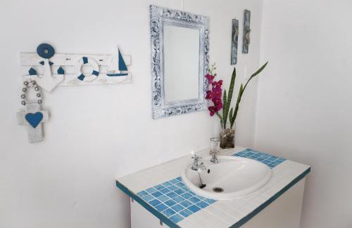 Van Dyks Bay House | Beachfront Bliss at 2 Sisters Retreat - Rated 8.8/10!