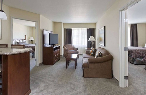Las Colinas Resort | Pet-Friendly Retreat with Pool Near Parmenter Gazebo Garden
