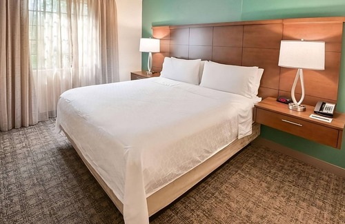 Plantation Resort | Family-Friendly Suites with Kitchens, Free Breakfast & Pool