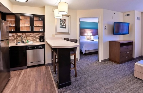 Plantation Resort | Family-Friendly Suites with Kitchens, Free Breakfast & Pool