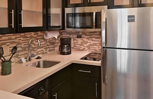 Plantation Resort | Family-Friendly Suites with Kitchens, Free Breakfast & Pool