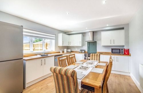 Hereford Cottage | Family-Friendly 2 Stanley Villas with Kitchen in Hereford