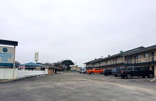 Lampasas Hotel | Budget-Friendly Escape at Country Inn Lampasas Hotel