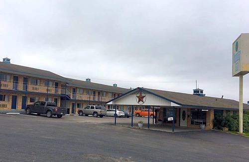 Lampasas Hotel | Budget-Friendly Escape at Country Inn Lampasas Hotel