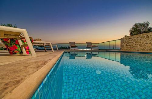 Limeniskos Villa | Discover Villa Liakos: 4-Star Stay with Pool Access