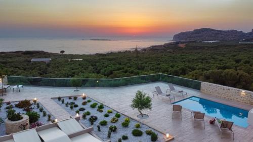 Limeniskos Villa | Discover Villa Liakos: 4-Star Stay with Pool Access