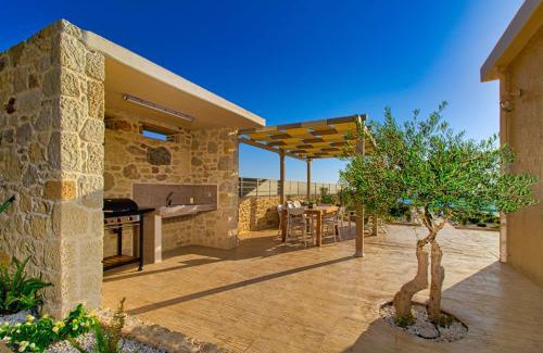 Limeniskos Villa | Discover Villa Liakos: 4-Star Stay with Pool Access