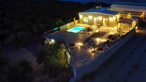 Limeniskos Villa | Discover Villa Liakos: 4-Star Stay with Pool Access