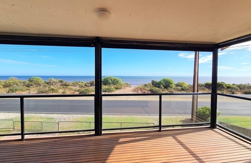 Lacepede House | Ocean View Holiday Home with Beach Access - Family Friendly