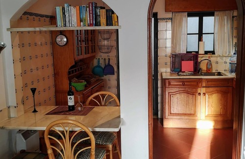 Ferragudo House | Cozy 2-Storey House with Garden and Oceanfront Views
