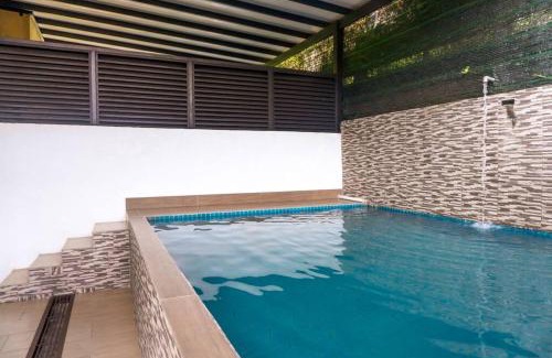 Labu House | Family-Friendly 2 Storey Homestay with Pool Near KLIA