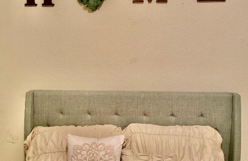 Fountain House | Family-Friendly Retreat with 2-Car Garage & Great Reviews