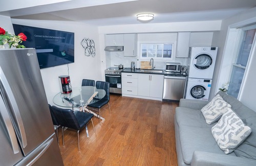 Cobourg House | Cozy 2-Bedroom Loft Minutes from Beach and Lake
