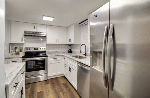 DeLand House | Elegant 2-Story Townhome with Ocean View in Downtown Deland