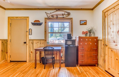 White Salmon Cabin | 2-story dog-friendly cabin with mtn & valley views, courtyard, WiFi, partial AC
