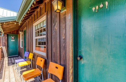White Salmon Cabin | 2-story dog-friendly cabin with mtn & valley views, courtyard, WiFi, partial AC
