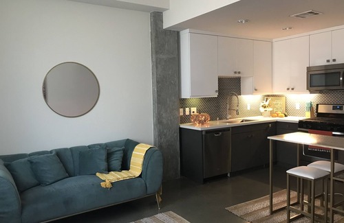 Downtown Los Angeles Apartment | Stylish 2 Story DTLA Villa with Pool & Spa Amenities