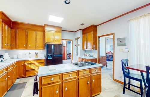Kerrville House | Beautiful 2-Story Home with Spa, Balcony & Great Views