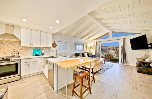 Balboa Peninsula House | Beautiful 2 Story Home with Rooftop Deck by the Beach