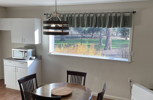 Bend House | Guest Rated: Perfect 2-Story House with Kitchen & Pet Access