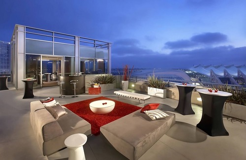 Gaslamp Quarter Hotel | Relaxing Suites with Pool & Spa at Hard Rock Hotel San Diego