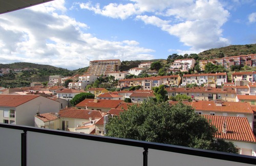 Port-Vendres Apartment | Discover 2 Terrasses: Oceanfront Retreat with Pool & WiFi