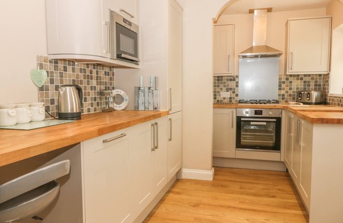 Robin Hood's Bay Cottage | Pet-Friendly 2 THE CLOSE with Garden in Robin Hood’s Bay