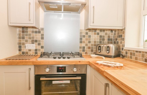 Robin Hood's Bay Cottage | Pet-Friendly 2 THE CLOSE with Garden in Robin Hood’s Bay