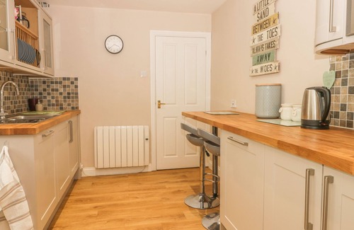 Robin Hood's Bay Cottage | Pet-Friendly 2 THE CLOSE with Garden in Robin Hood’s Bay