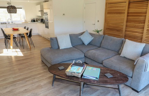 Maenporth Cottage | 2 THE DUNES, country holiday cottage, with a garden in Falmouth