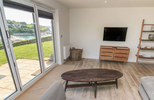 Maenporth Cottage | Family-Friendly Cottage at The Dunes with Oceanfront Views