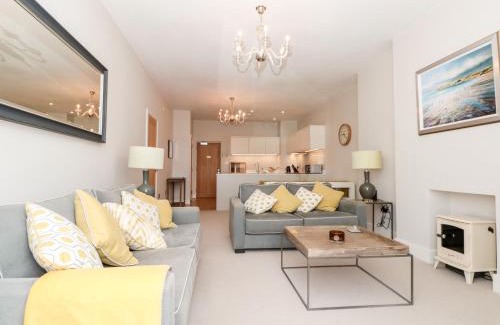 Bugford Apartment | Discover 2 The Manor House at Hillfield Village