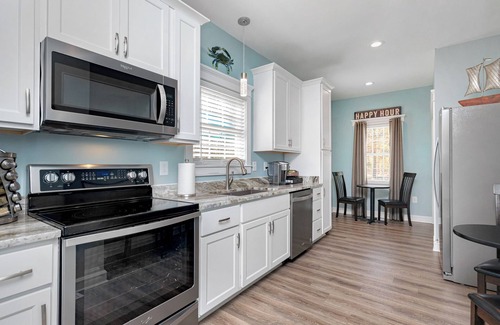 Deltaville House | 2 Tiny Houses, 2BR House & 1BR/Studio GuestHouse