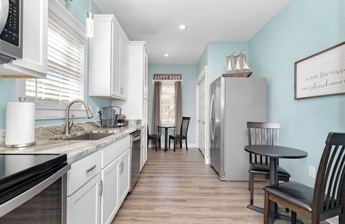 Deltaville House | 2 Tiny Houses, 2BR House & 1BR/Studio GuestHouse