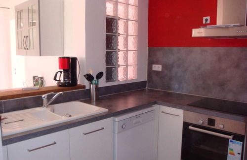 Saint-Gilles Apartment | Charming Gîte with Jacuzzi on the Banks of Petit Rhône