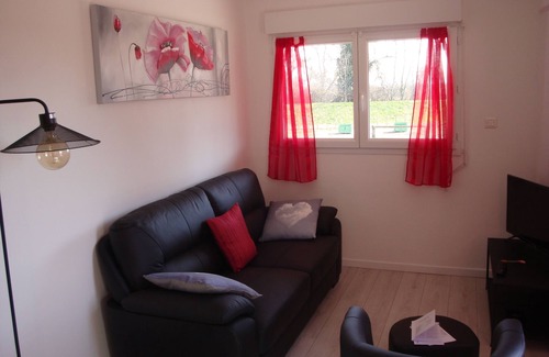 Saint-Gilles Apartment | Charming Gîte with Jacuzzi on the Banks of Petit Rhône
