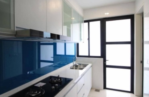 Seri Kembangan Apartment | Relaxing Tropical Evilla Executive Suite with Pool Access