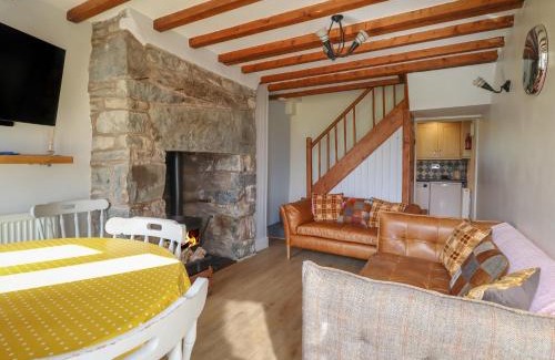 Cwmtirmynach House | Family-Friendly Stay at 2 Ty Capel – Pet Welcoming Retreat