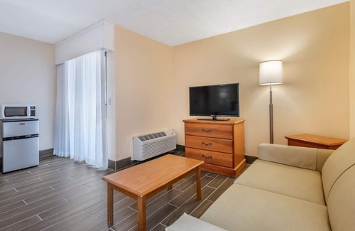 Seabreeze Park Hotel | 2 Units | Daytona Beach Getaway | Experience Local Attractions & Ocean Escape