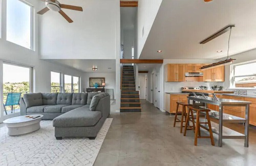 Dripping Springs House | Pet-Friendly Retreat in Dripping Springs, Perfect for Weddings
