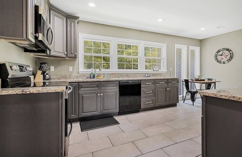 Huntsville House | 2 Units - Near Dwtn & Arsenal - American Oasis