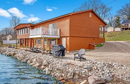 Mayfield House | Cozy Retreat on Fife Lake with Hot Tub & Pet-Friendly Stays