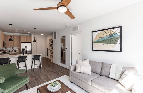 Huntsville Hotel | 2 Units | Urban Getaway w/Kitchen Near Downtown | Top Sights and Museum