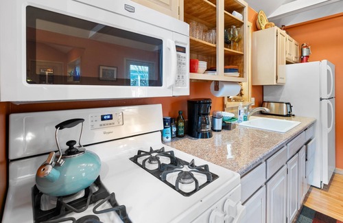 Ashland Hotel | Ideal Family Retreat: 6 Bedrooms, Kitchen & Dining Space