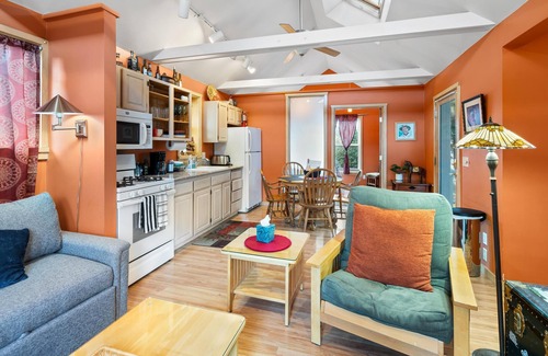 Ashland Hotel | Ideal Family Retreat: 6 Bedrooms, Kitchen & Dining Space