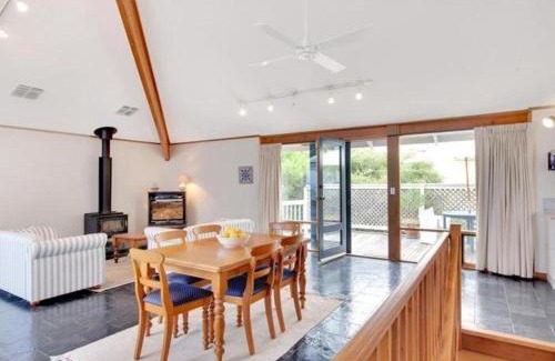 Carrickalinga House | Family-Friendly Retreat at 2 View Court with Pet Amenities