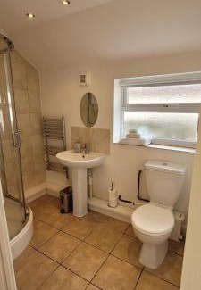 East Halton Apartment | Ideal Village Apartments Near the Refinery - Rated 9/10!