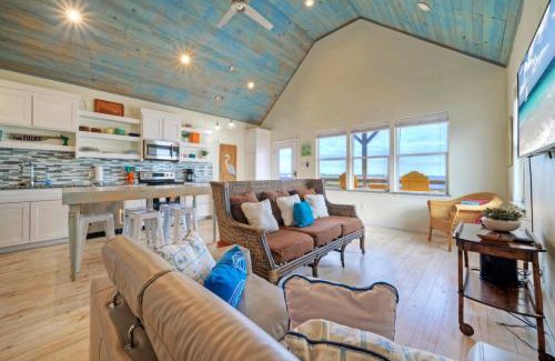 Flour Bluff House | Waterfront Retreat: Laguna Village Oasis with Pool & Views